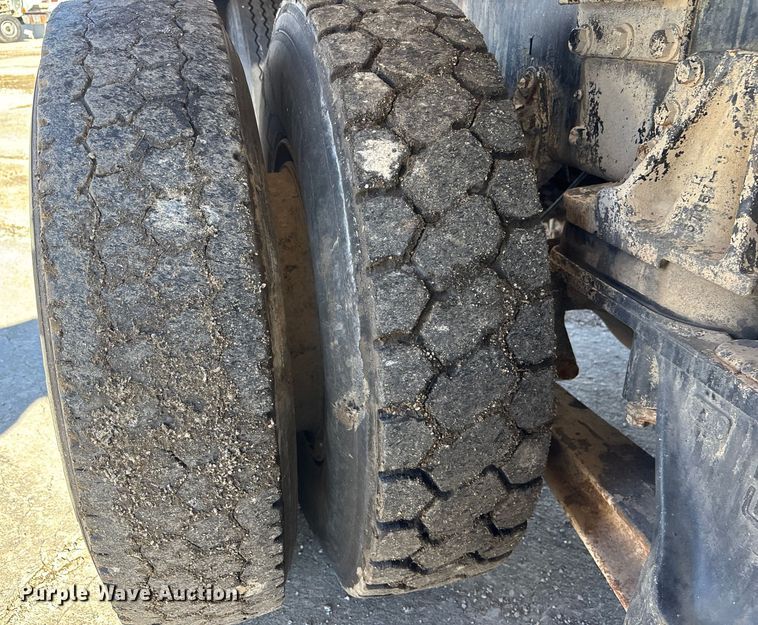 image for item FC1602 1994 International F-2574 ready mix truck