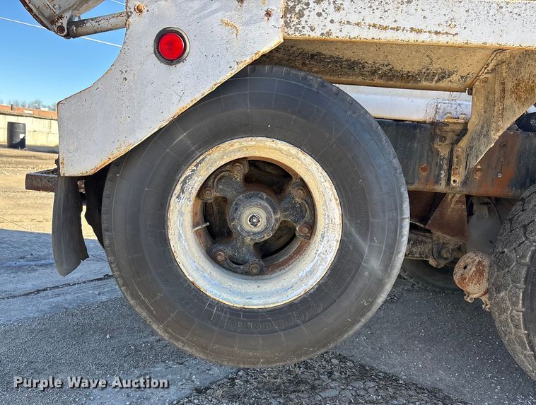 image for item FC1602 1994 International F-2574 ready mix truck