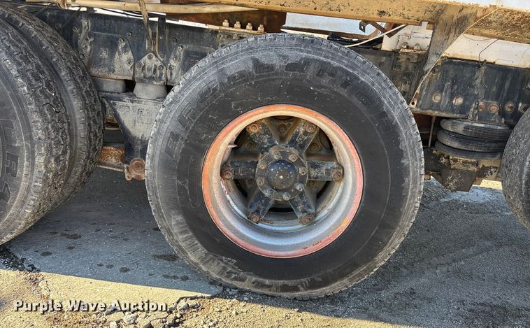 image for item FC1602 1994 International F-2574 ready mix truck