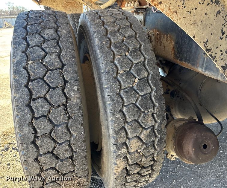 image for item FC1602 1994 International F-2574 ready mix truck