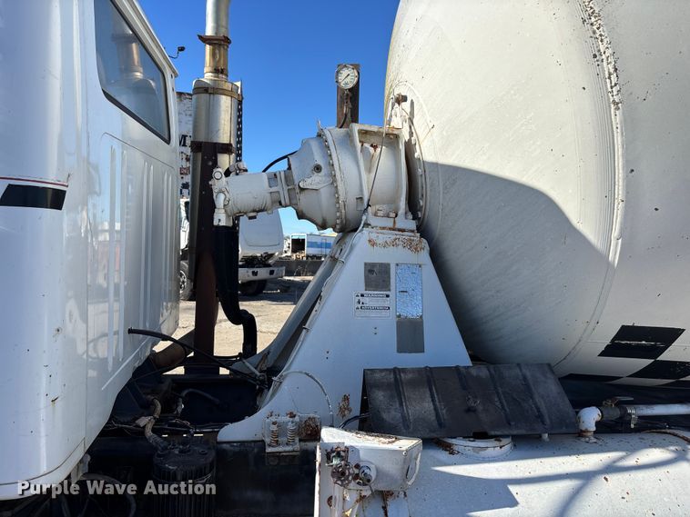 image for item FC1603 1994 International F-2574 ready mix truck