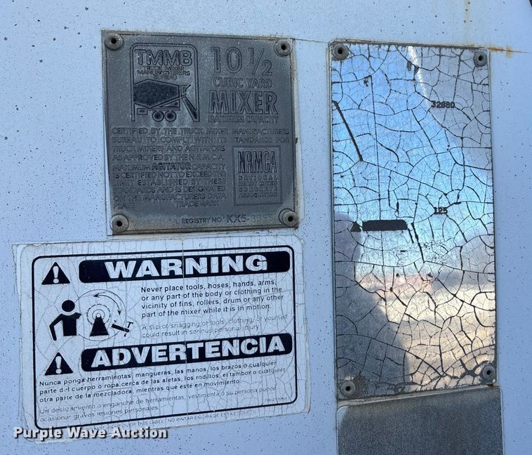 image for item FC1603 1994 International F-2574 ready mix truck