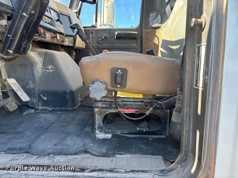 image for item FC1603 1994 International F-2574 ready mix truck