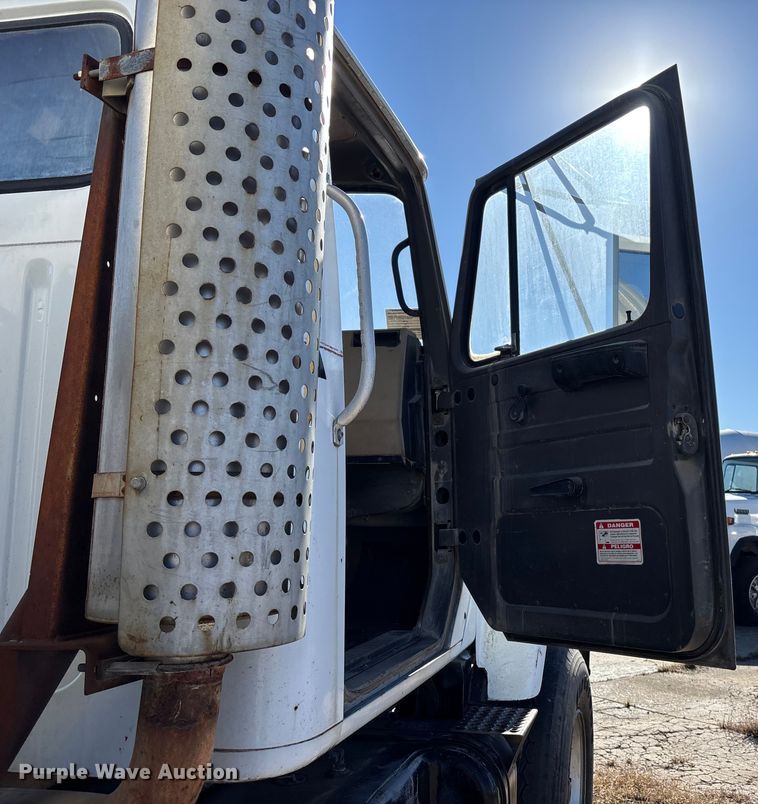 image for item FC1603 1994 International F-2574 ready mix truck