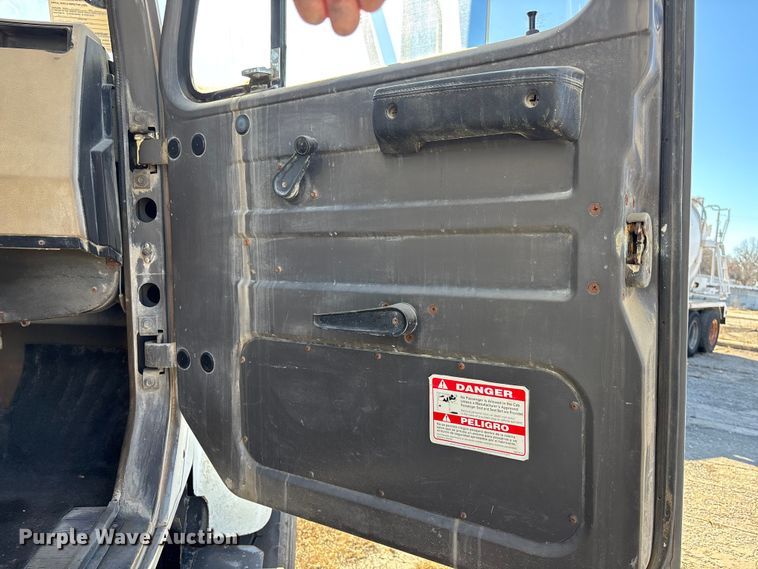 image for item FC1603 1994 International F-2574 ready mix truck