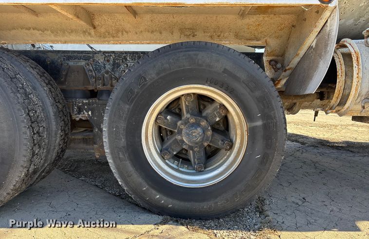 image for item FC1603 1994 International F-2574 ready mix truck