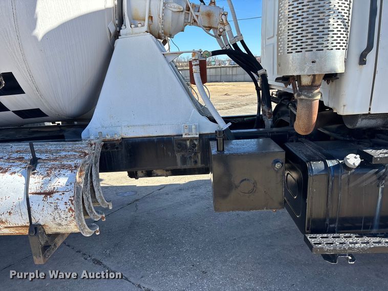 image for item FC1604 1998 Ford LT8513 ready mix truck