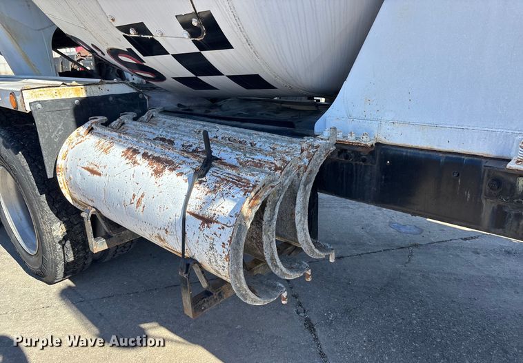 image for item FC1604 1998 Ford LT8513 ready mix truck