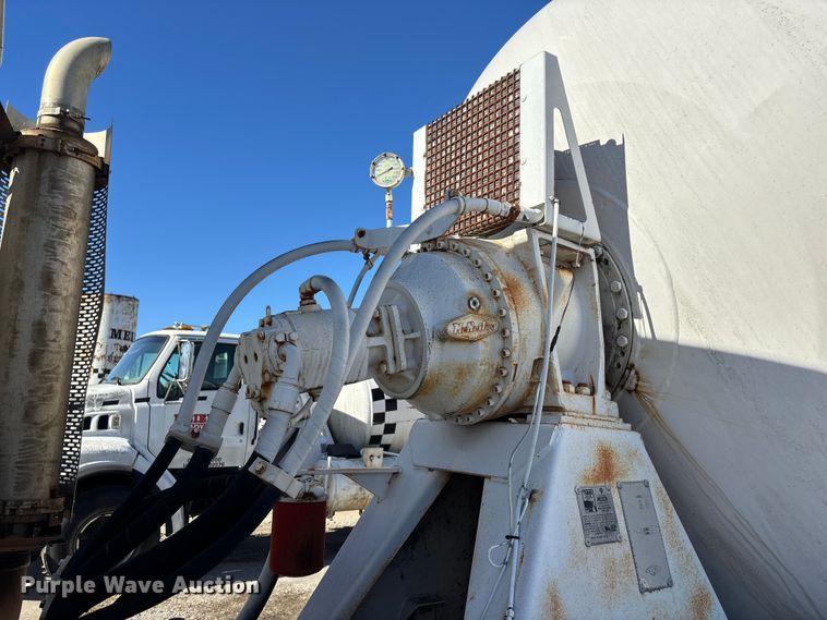 image for item FC1604 1998 Ford LT8513 ready mix truck