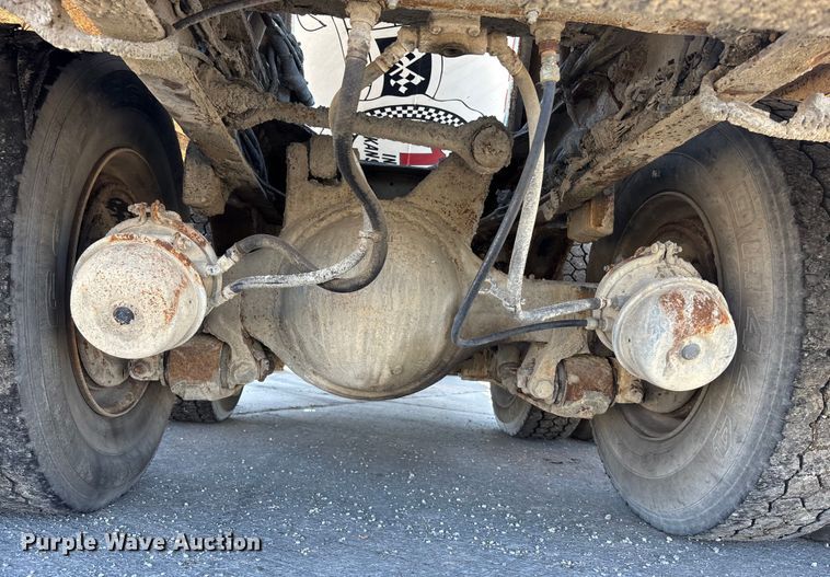 image for item FC1604 1998 Ford LT8513 ready mix truck