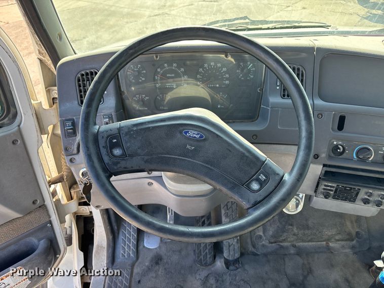 image for item FC1604 1998 Ford LT8513 ready mix truck