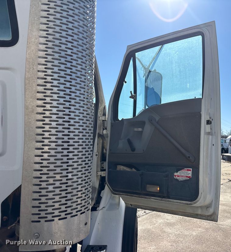 image for item FC1604 1998 Ford LT8513 ready mix truck