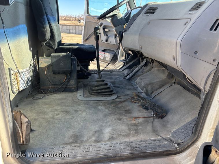 image for item FC1604 1998 Ford LT8513 ready mix truck