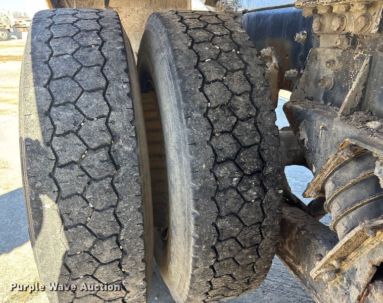 image for item FC1604 1998 Ford LT8513 ready mix truck