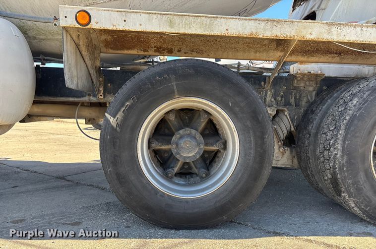 image for item FC1604 1998 Ford LT8513 ready mix truck