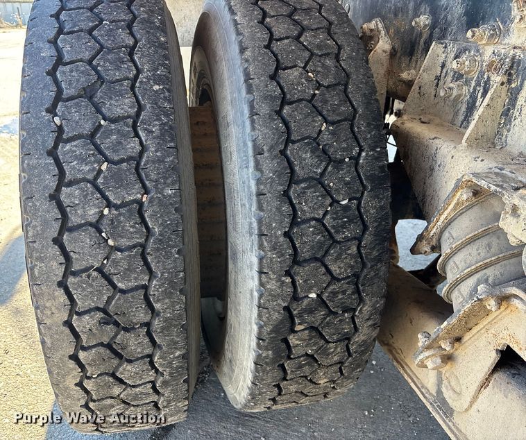 image for item FC1604 1998 Ford LT8513 ready mix truck