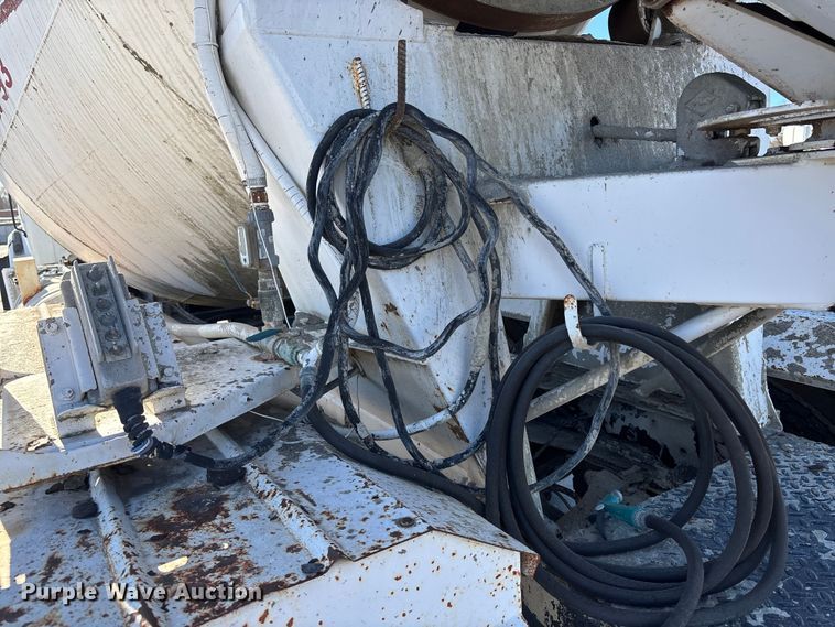 image for item FC1605 1998 Ford LT8513 ready mix truck