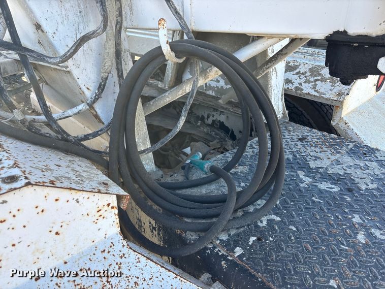 image for item FC1605 1998 Ford LT8513 ready mix truck