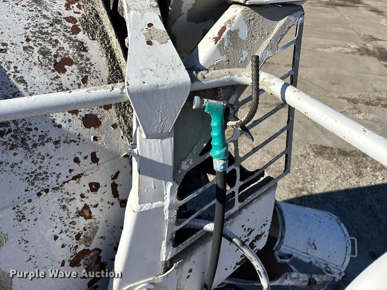 image for item FC1605 1998 Ford LT8513 ready mix truck