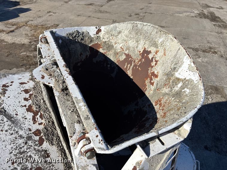 image for item FC1605 1998 Ford LT8513 ready mix truck