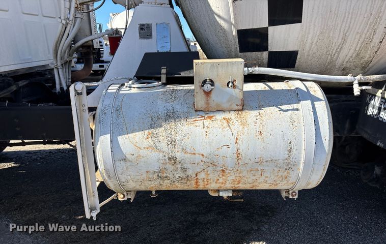 image for item FC1605 1998 Ford LT8513 ready mix truck