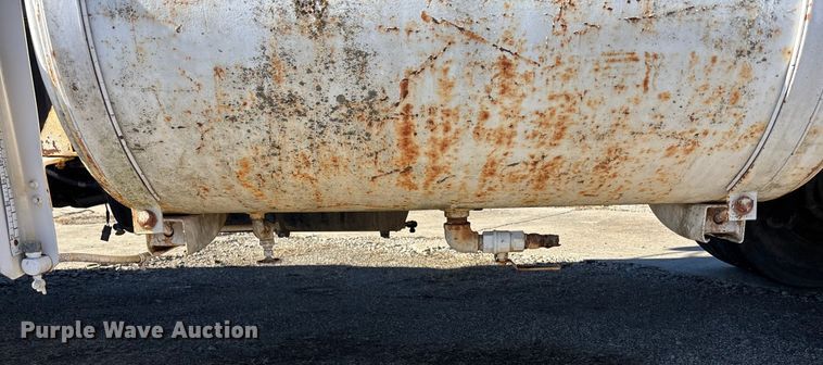 image for item FC1605 1998 Ford LT8513 ready mix truck