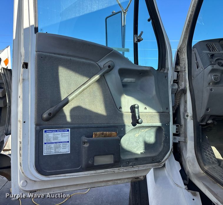 image for item FC1605 1998 Ford LT8513 ready mix truck