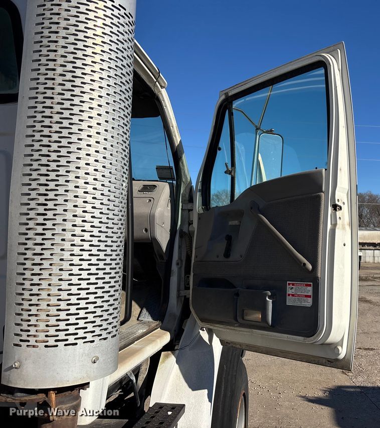 image for item FC1605 1998 Ford LT8513 ready mix truck