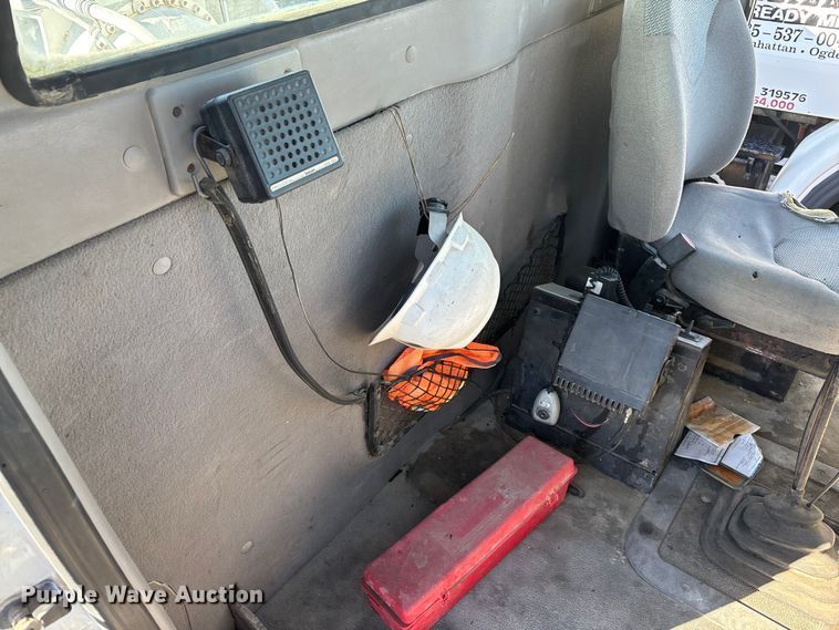 image for item FC1605 1998 Ford LT8513 ready mix truck