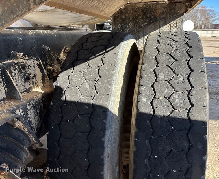 image for item FC1605 1998 Ford LT8513 ready mix truck