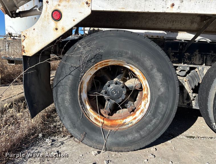 image for item FC1605 1998 Ford LT8513 ready mix truck