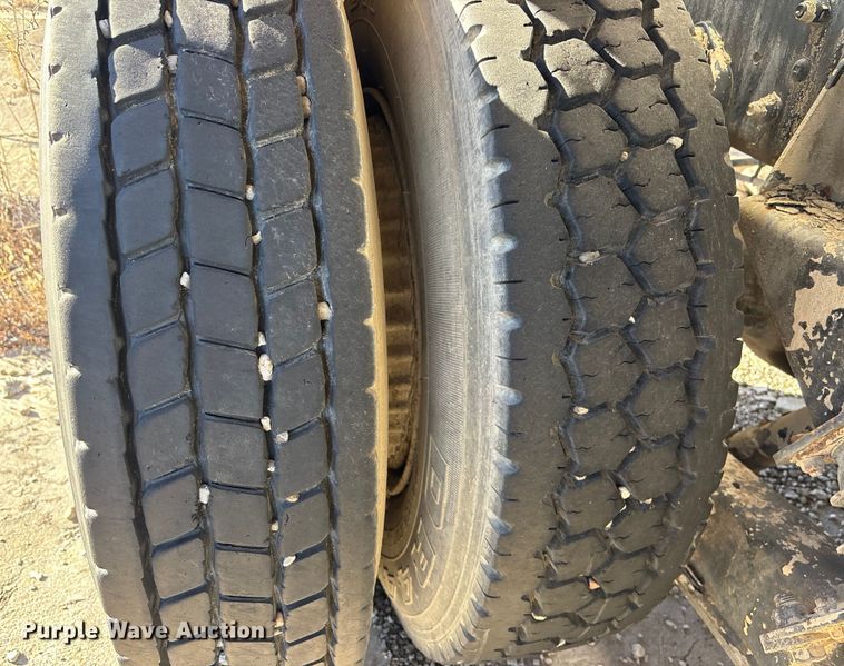 image for item FC1605 1998 Ford LT8513 ready mix truck