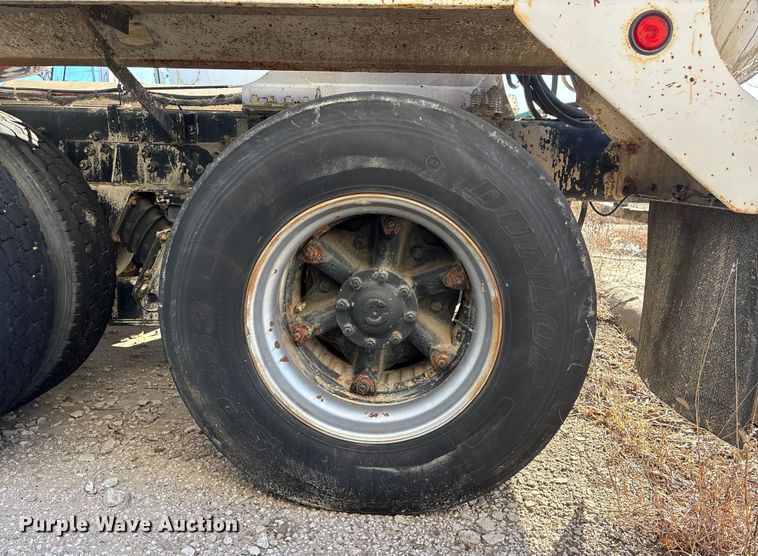 image for item FC1605 1998 Ford LT8513 ready mix truck