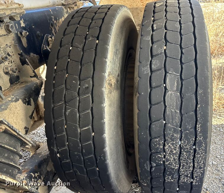 image for item FC1605 1998 Ford LT8513 ready mix truck