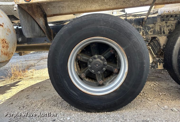 image for item FC1605 1998 Ford LT8513 ready mix truck