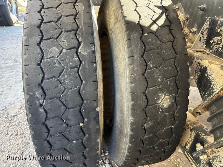 image for item FC1605 1998 Ford LT8513 ready mix truck