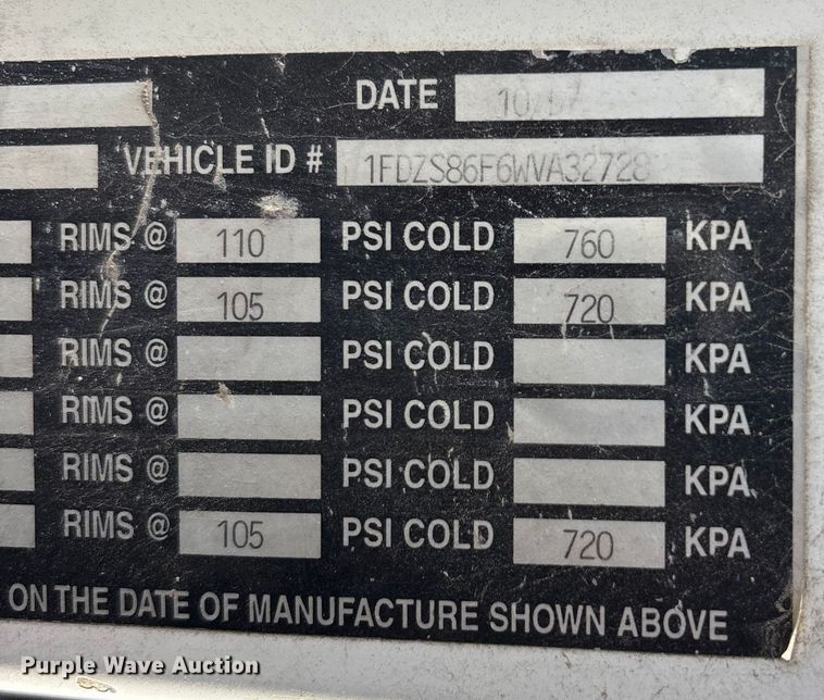 image for item FC1605 1998 Ford LT8513 ready mix truck