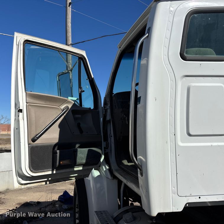 image for item FC1607 2005 Sterling Truck L8500 ready mix truck