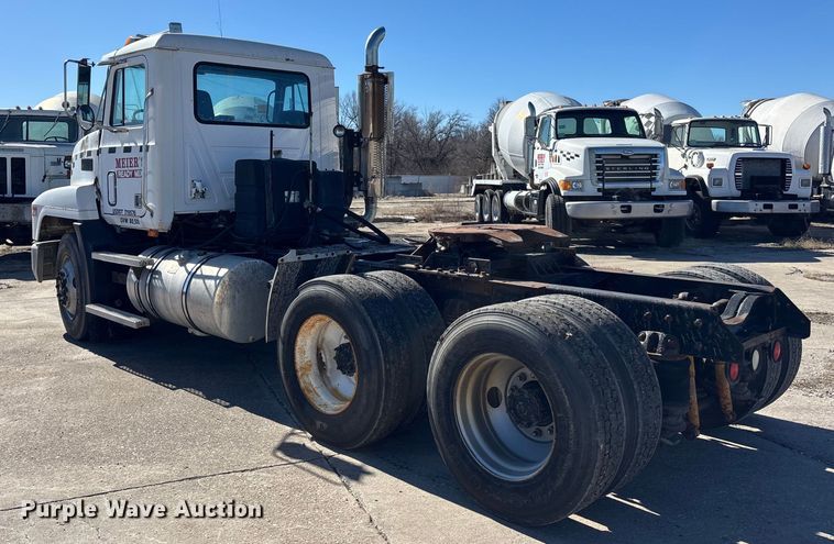 image for item FC1610 1990 Mack CH613 semi truck