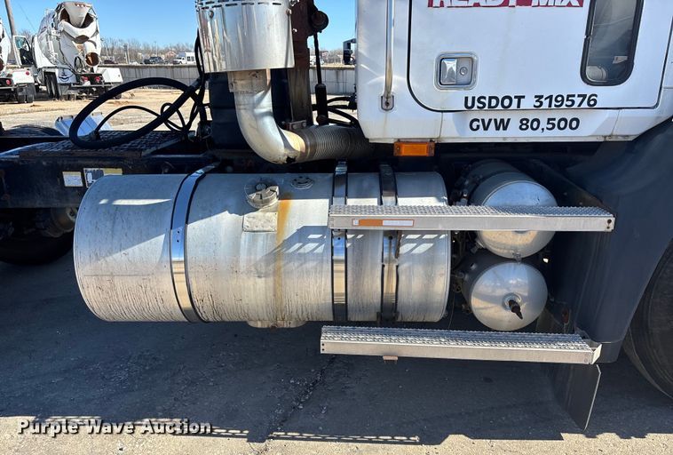 image for item FC1610 1990 Mack CH613 semi truck