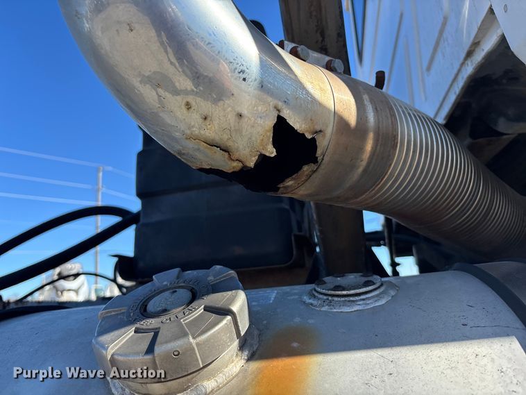 image for item FC1610 1990 Mack CH613 semi truck