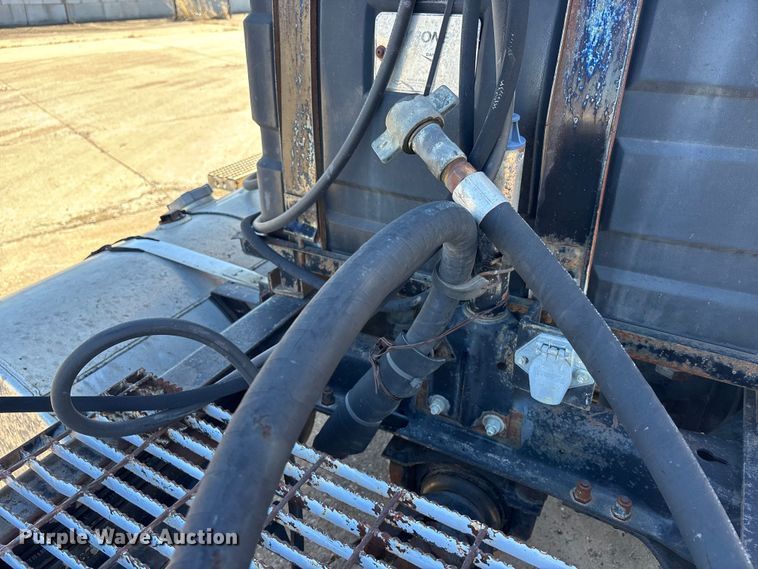 image for item FC1610 1990 Mack CH613 semi truck