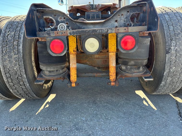 image for item FC1610 1990 Mack CH613 semi truck