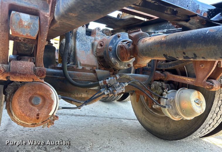 image for item FC1610 1990 Mack CH613 semi truck