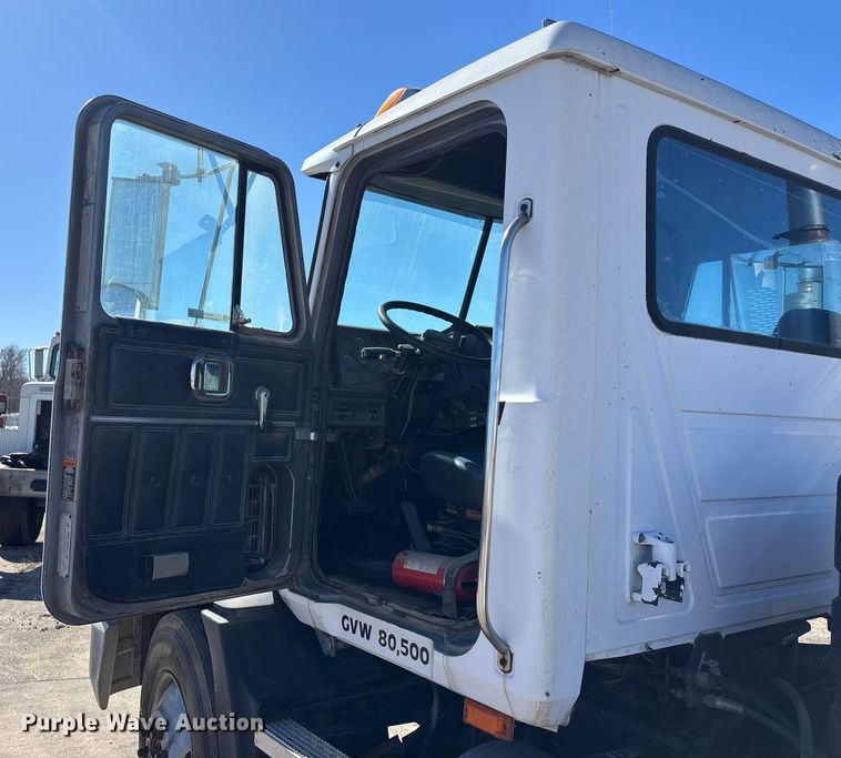 image for item FC1610 1990 Mack CH613 semi truck