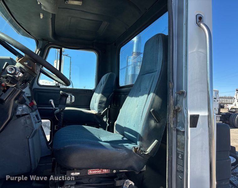 image for item FC1610 1990 Mack CH613 semi truck