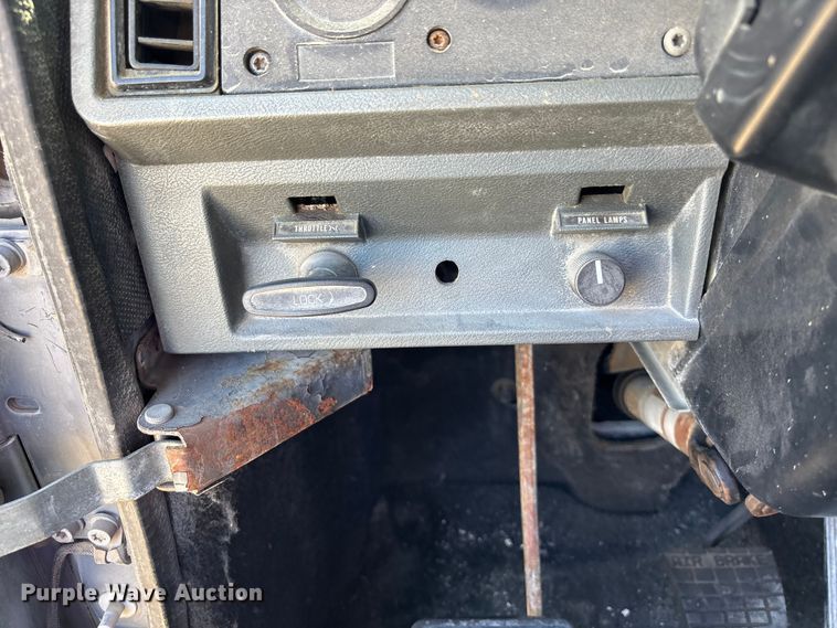 image for item FC1610 1990 Mack CH613 semi truck