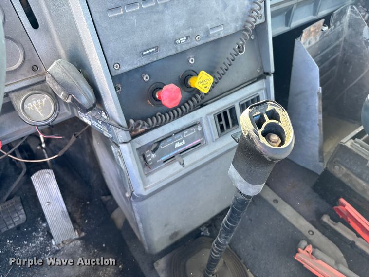 image for item FC1610 1990 Mack CH613 semi truck