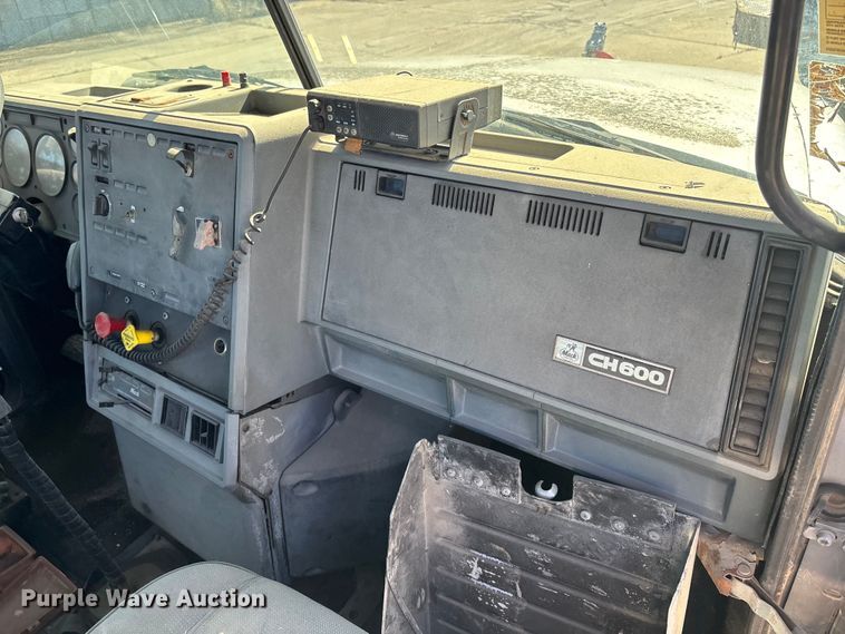 image for item FC1610 1990 Mack CH613 semi truck