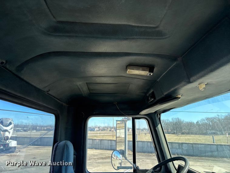 image for item FC1610 1990 Mack CH613 semi truck